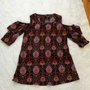 Due Time Paisley colored Maternity Top. Size XL